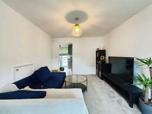 Lounge- click for photo gallery